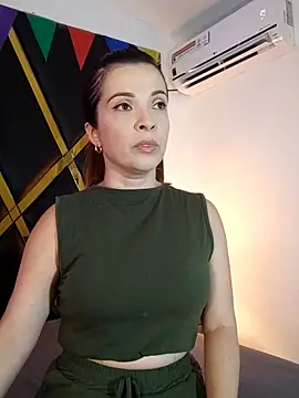 Adel Nesbiit online show from October 3, 7:44 pm