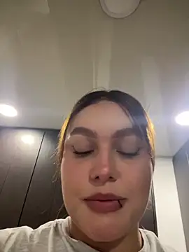 Snapshot of SofiaJoness_ chatting on May 4, 8:16 pm SofiaJoness online show from May 4, 8:16 pm