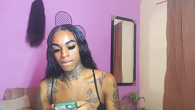Snapshot of badgirls_cx chatting on October 10, 6:07 pm badgirls cx online show from October 10, 6:07 pm