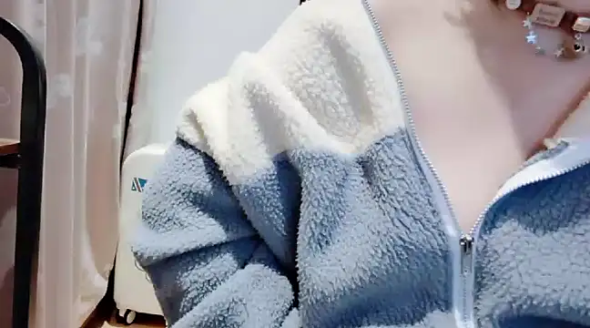 Snapshot of arena1357 chatting on December 13, 6:59 pm arena1357 online show from December 13, 6:59 pm