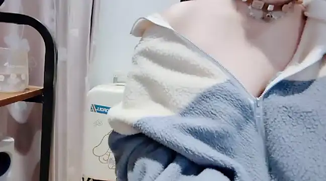 Snapshot of arena1357 chatting on December 19, 2:24 pm arena1357 online show from December 19, 2:24 pm