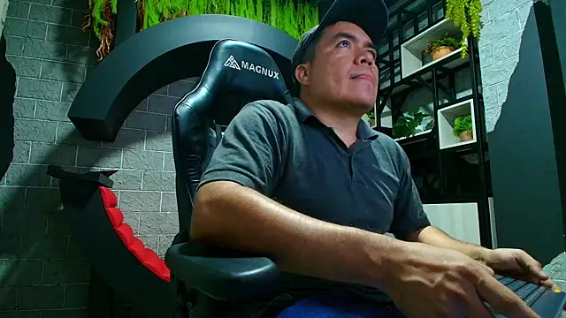 Jhonatan Morales S online show from January 12, 1:32 am