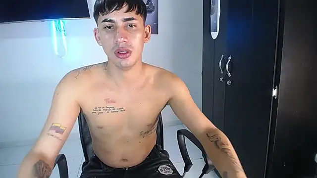 Snapshot of boy_latino_sex chatting on October 15, 6:13 am boy latino sex online show from October 15, 6:13 am