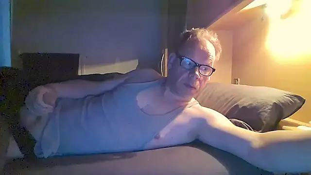 Snapshot of kinkyslet8 chatting on April 20, 6:05 am kinkyslet8 online show from April 20, 6:05 am
