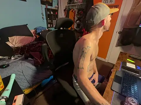 Snapshot of RuffClvb chatting on December 4, 2:59 pm RuffClvb online show from December 4, 2:59 pm