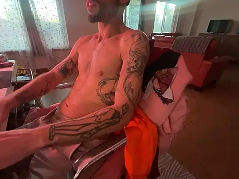 Snapshot of RuffClvb chatting on December 28, 11:37 pm RuffClvb online show from December 28, 11:37 pm