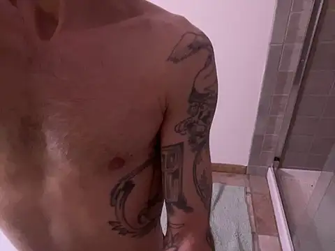 Snapshot of RuffClvb chatting on January 2, 7:01 am RuffClvb online show from January 2, 7:01 am