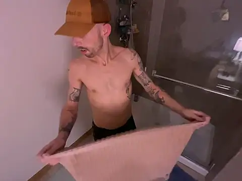 Snapshot of RuffClvb chatting on January 28, 11:17 am RuffClvb online show from January 28, 11:17 am