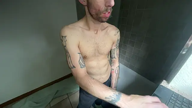 Snapshot of RuffClvb chatting on February 2, 9:23 pm RuffClvb online show from February 2, 9:23 pm