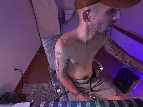 Snapshot of RuffClvb chatting on February 16, 3:37 am RuffClvb online show from February 16, 3:37 am