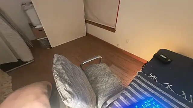 Snapshot of RuffClvb chatting on February 18, 12:49 pm RuffClvb online show from February 18, 12:49 pm