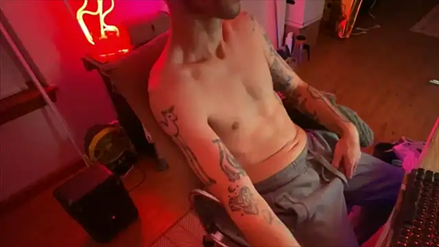 Snapshot of RuffClvb chatting on October 17, 8:06 am RuffClvb online show from October 17, 8:06 am