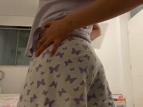 Snapshot of ForeverLola2024 chatting on December 19, 3:18 am ForeverLola2024 online show from December 19, 3:18 am