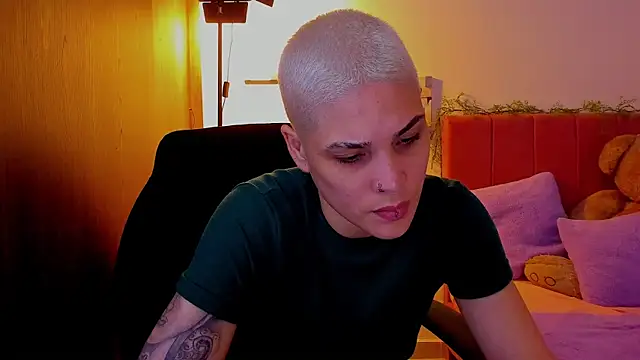 Charlee pink online show from April 1, 3:40 am