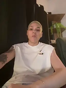 Snapshot of Charlee_pink chatting on May 10, 6:13 pm Charlee pink online show from May 10, 6:13 pm