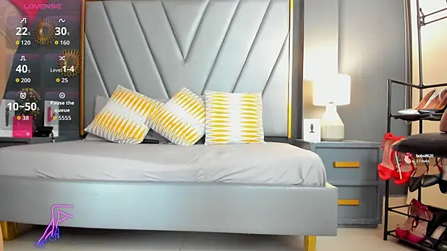 Snapshot of Laurenwells_ chatting on September 13, 8:30 pm Laurenwells  online show from September 13, 8:30 pm