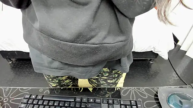 Snapshot of Abrillee1 chatting on December 23, 7:30 pm Abrillee1 online show from December 23, 7:30 pm