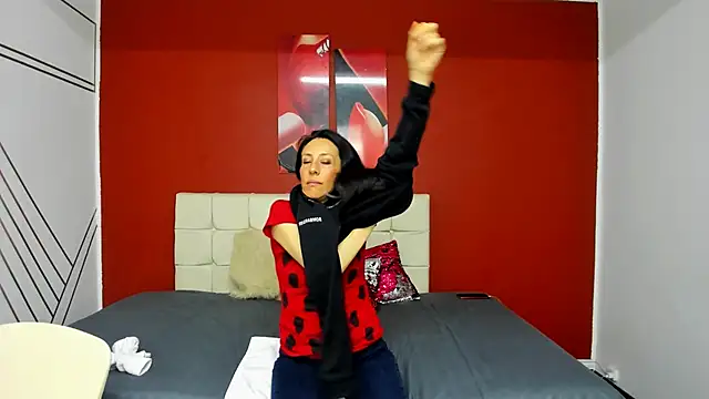 Snapshot of Abrillee1 chatting on February 7, 7:17 pm Abrillee1 online show from February 7, 7:17 pm