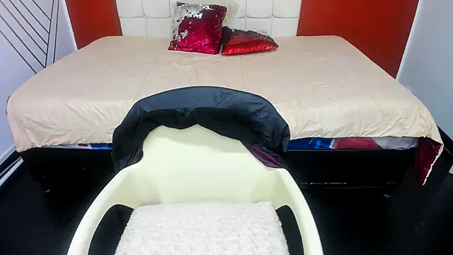 Snapshot of Abrillee1 chatting on February 18, 7:41 pm Abrillee1 online show from February 18, 7:41 pm