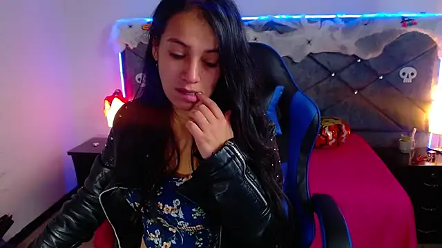 Julietacollins06 online show from October 31, 12:50 pm