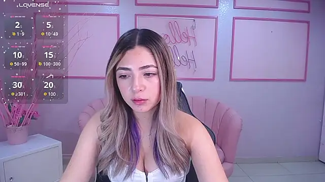 Snapshot of channel_blonde_a chatting on January 17, 4:47 pm channel blonde a online show from January 17, 4:47 pm