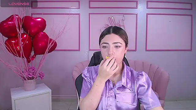 Snapshot of channel_blonde_a chatting on February 21, 4:37 pm channel blonde a online show from February 21, 4:37 pm