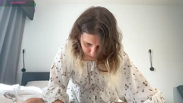 Alice Pinkhead online show from October 9, 8:23 am