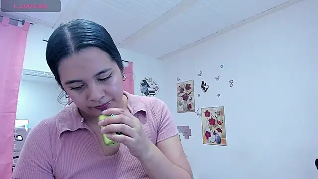 Snapshot of SophieWoods_ chatting on December 20, 3:42 pm SophieWoods  online show from December 20, 3:42 pm