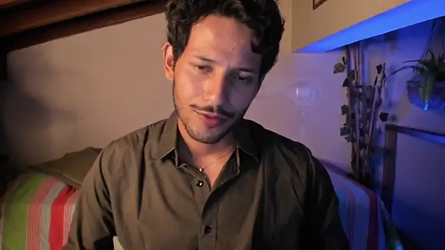 Nicholasrodrii online show from April 16, 1:06 am
