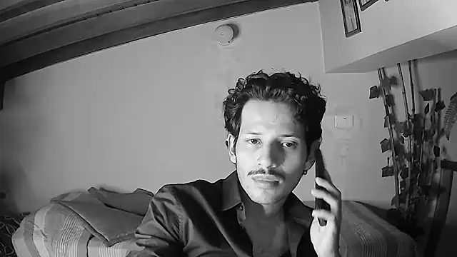 Nicholasrodrii online show from June 18, 11:20 pm