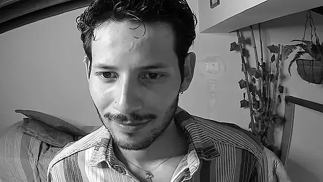Nicholasrodrii online show from June 25, 9:41 pm