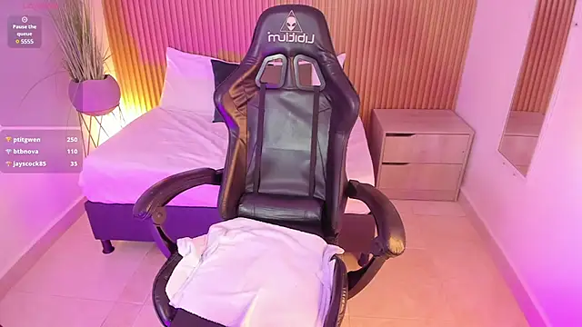 irantzu hank online show from February 6, 10:32 pm