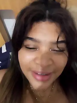 ambarlennoix online show from February 18, 8:05 am