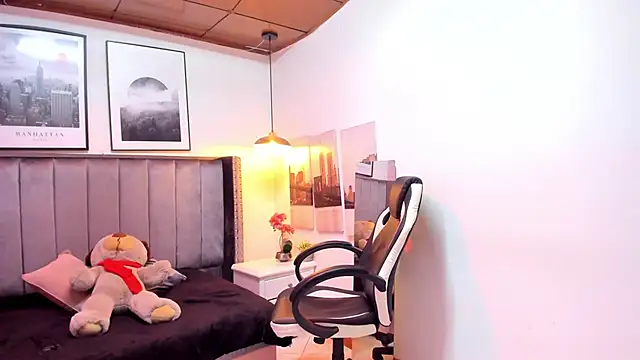 Alaia Cute online show from January 17, 6:33 pm