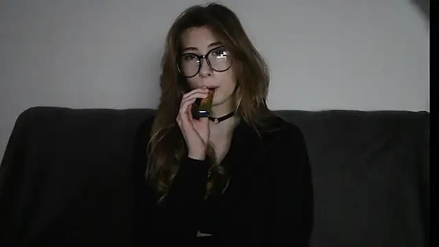 ErikaShyy online show from December 24, 1:06 pm