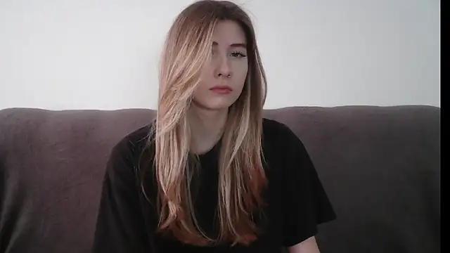 ErikaShyy online show from February 11, 11:10 am