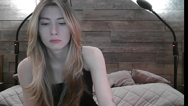 ErikaShyy online show from February 21, 7:23 am