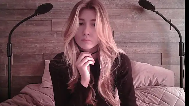 ErikaShyy online show from February 26, 11:30 am