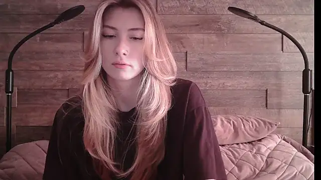 ErikaShyy online show from March 7, 10:24 am