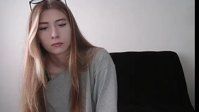 ErikaShyy online show from September 19, 10:16 am