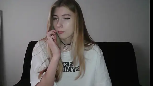 ErikaShyy online show from November 4, 11:53 am