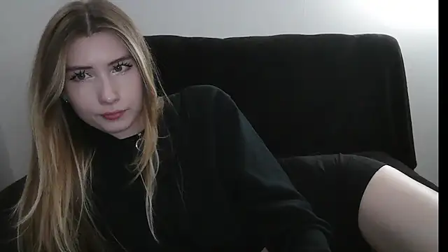 Snapshot of ErikaShyy chatting on May 18, 1:39 pm ErikaShyy online show from May 18, 1:39 pm