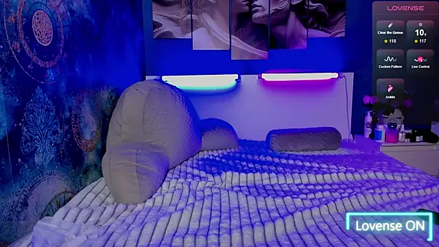 Snapshot of DianaBeautyXXX chatting on October 15, 10:37 am DianaBeautyXXX online show from October 15, 10:37 am