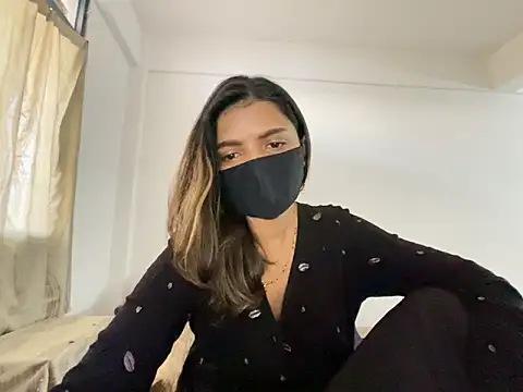 Snapshot of MaYaa__11 chatting on December 17, 11:17 am MaYaa 11 online show from December 17, 11:17 am