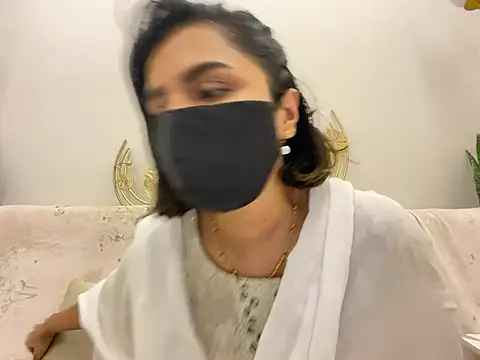 Snapshot of MaYaa__11 chatting on February 27, 12:23 pm MaYaa 11 online show from February 27, 12:23 pm