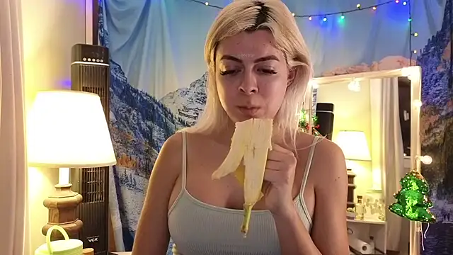 Snapshot of cunty_tranny_lydia chatting on December 18, 3:37 am cunty tranny lydia online show from December 18, 3:37 am