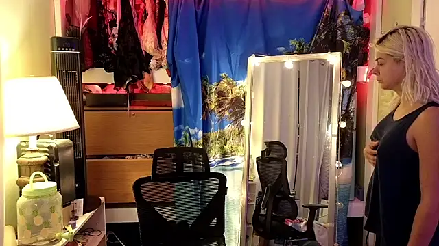 Snapshot of cunty_tranny_lydia chatting on October 1, 4:51 am cunty tranny lydia online show from October 1, 4:51 am