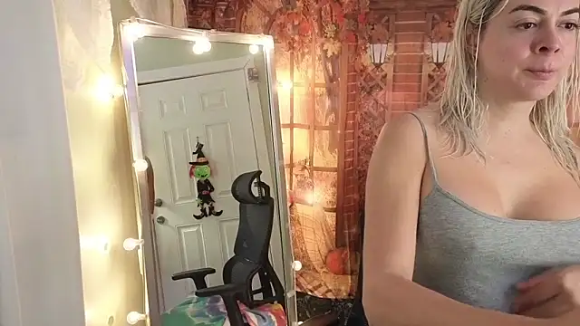 Snapshot of cunty_tranny_lydia chatting on October 14, 3:51 am cunty tranny lydia online show from October 14, 3:51 am