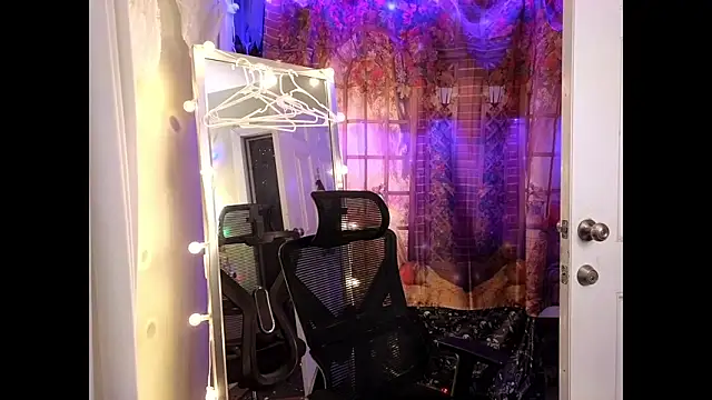 Snapshot of cunty_tranny_lydia chatting on October 28, 4:38 am cunty tranny lydia online show from October 28, 4:38 am