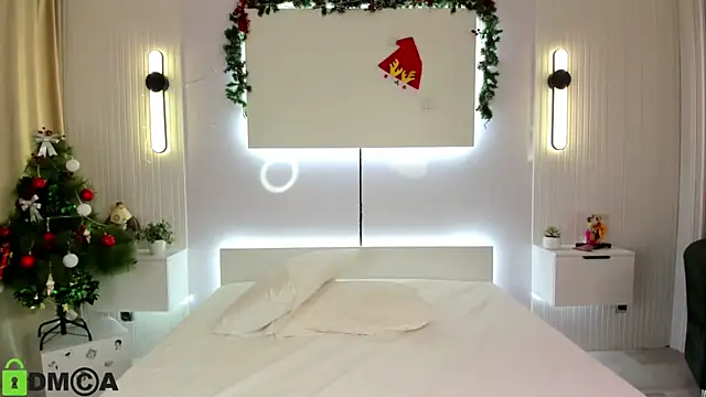 Snapshot of Lola_Peach chatting on January 7, 6:27 am Lola Peach online show from January 7, 6:27 am